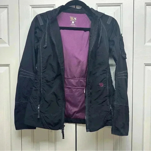 Moutain Hardwear Jacket. Black and Purple. Size 4 - Picture 3 of 10